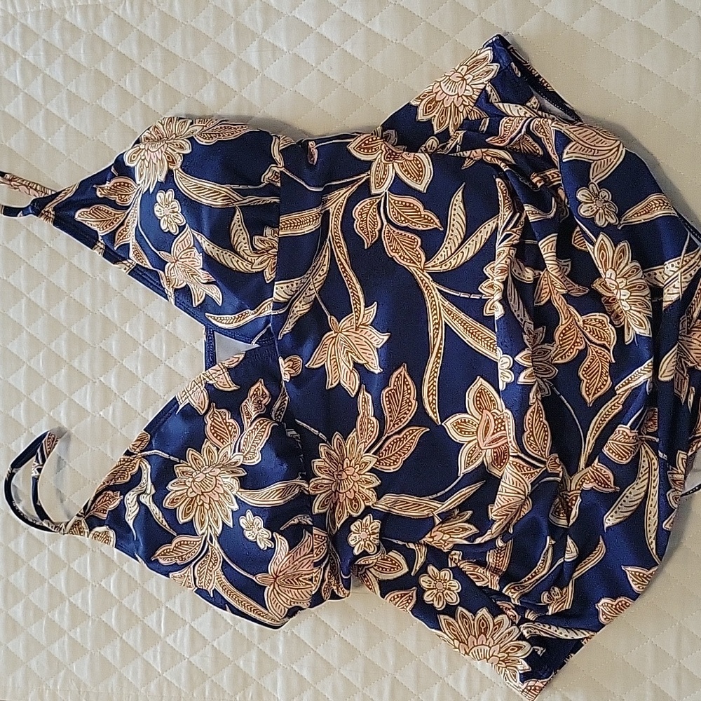 One Piece Woman's Swimsuit 🩱